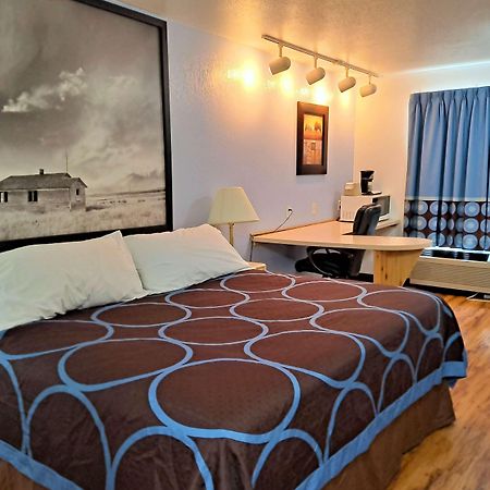 Super 8 By Wyndham Three Hills Ab Hotell Exteriör bild