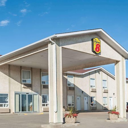 Super 8 By Wyndham Three Hills Ab Hotell Exteriör bild
