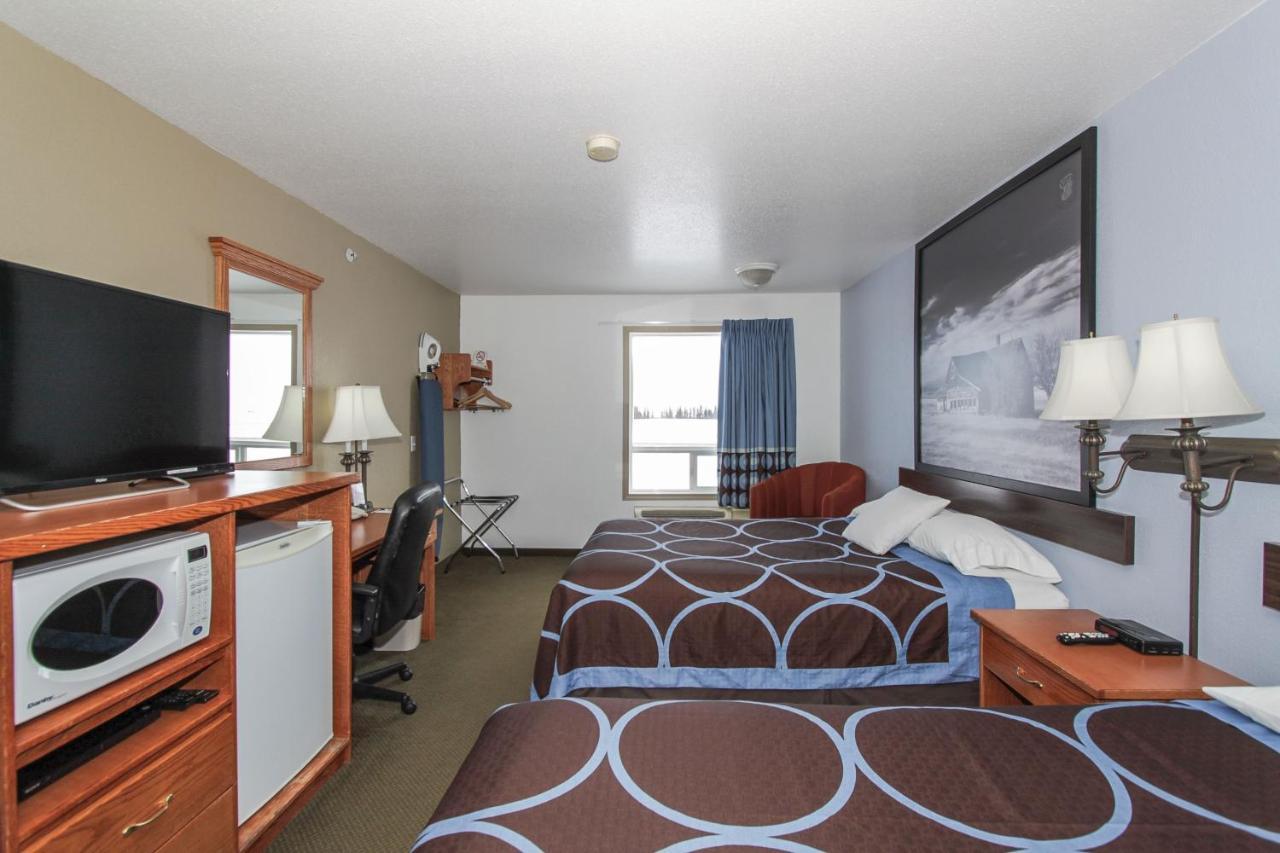 Super 8 By Wyndham Three Hills Ab Hotell Exteriör bild