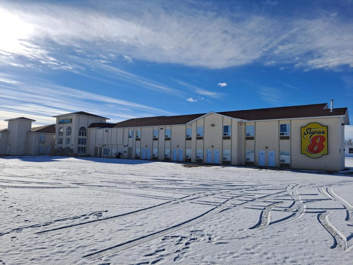 Super 8 By Wyndham Three Hills Ab Hotell Exteriör bild