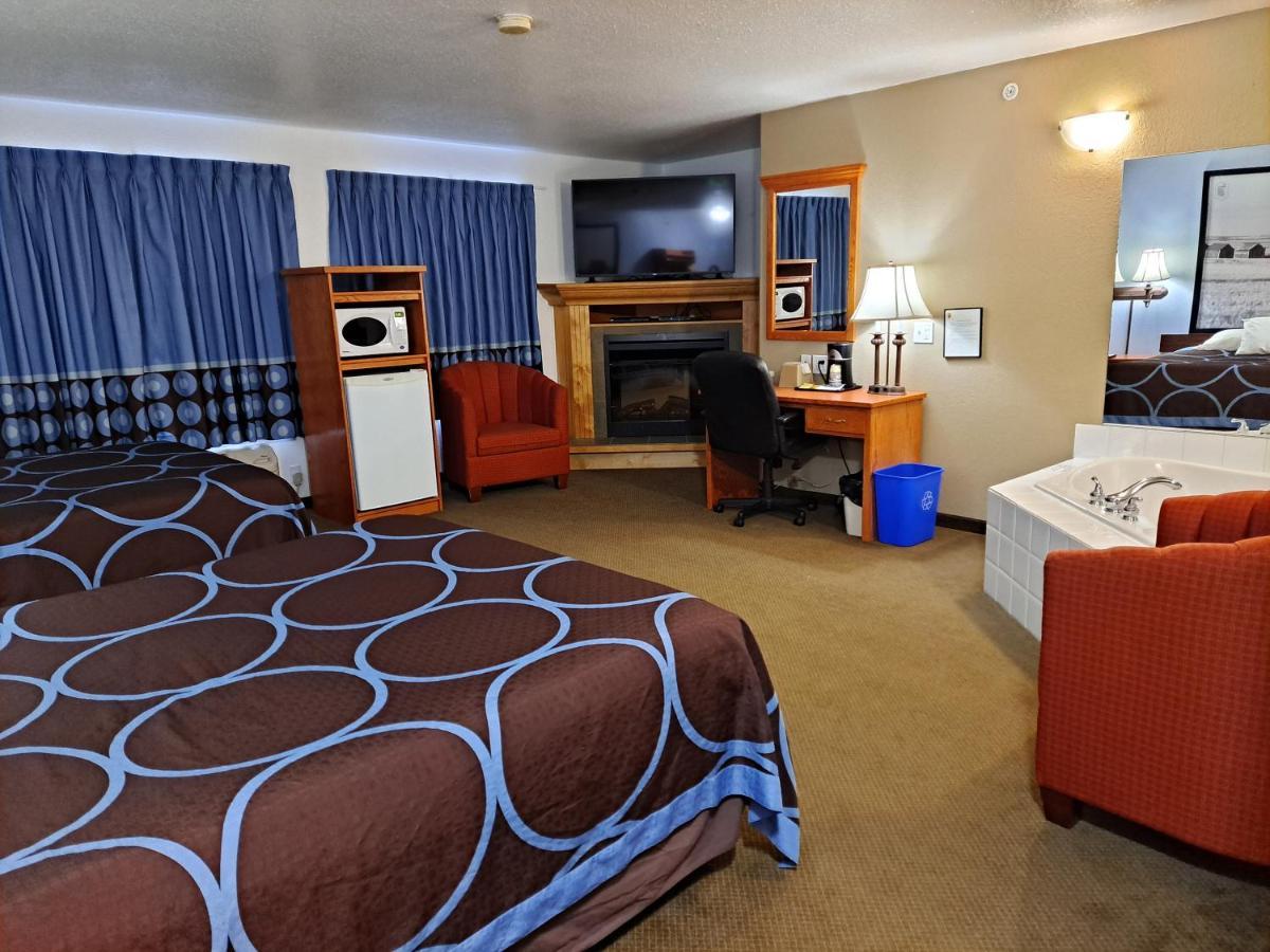 Super 8 By Wyndham Three Hills Ab Hotell Exteriör bild