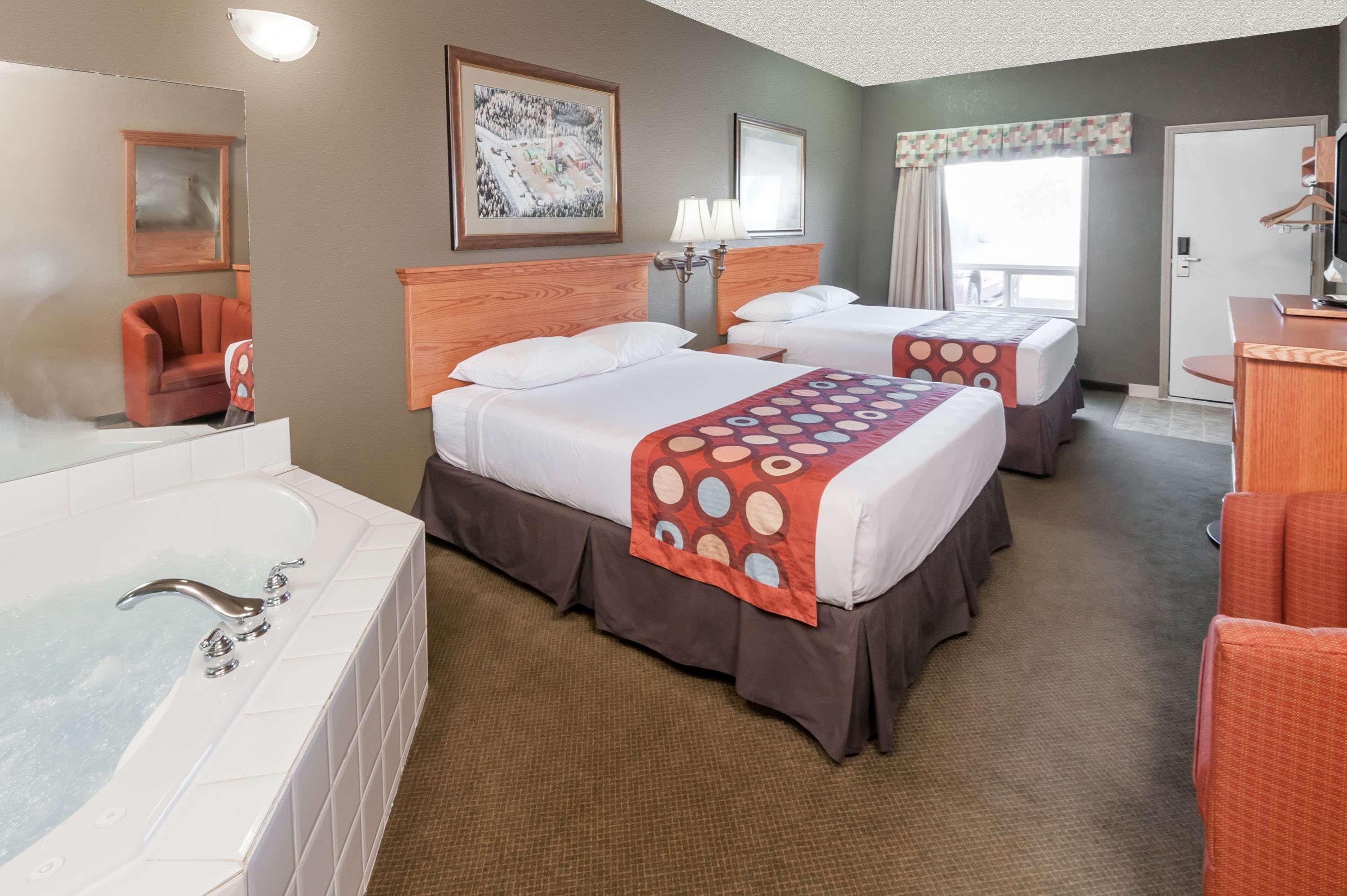Super 8 By Wyndham Three Hills Ab Hotell Exteriör bild