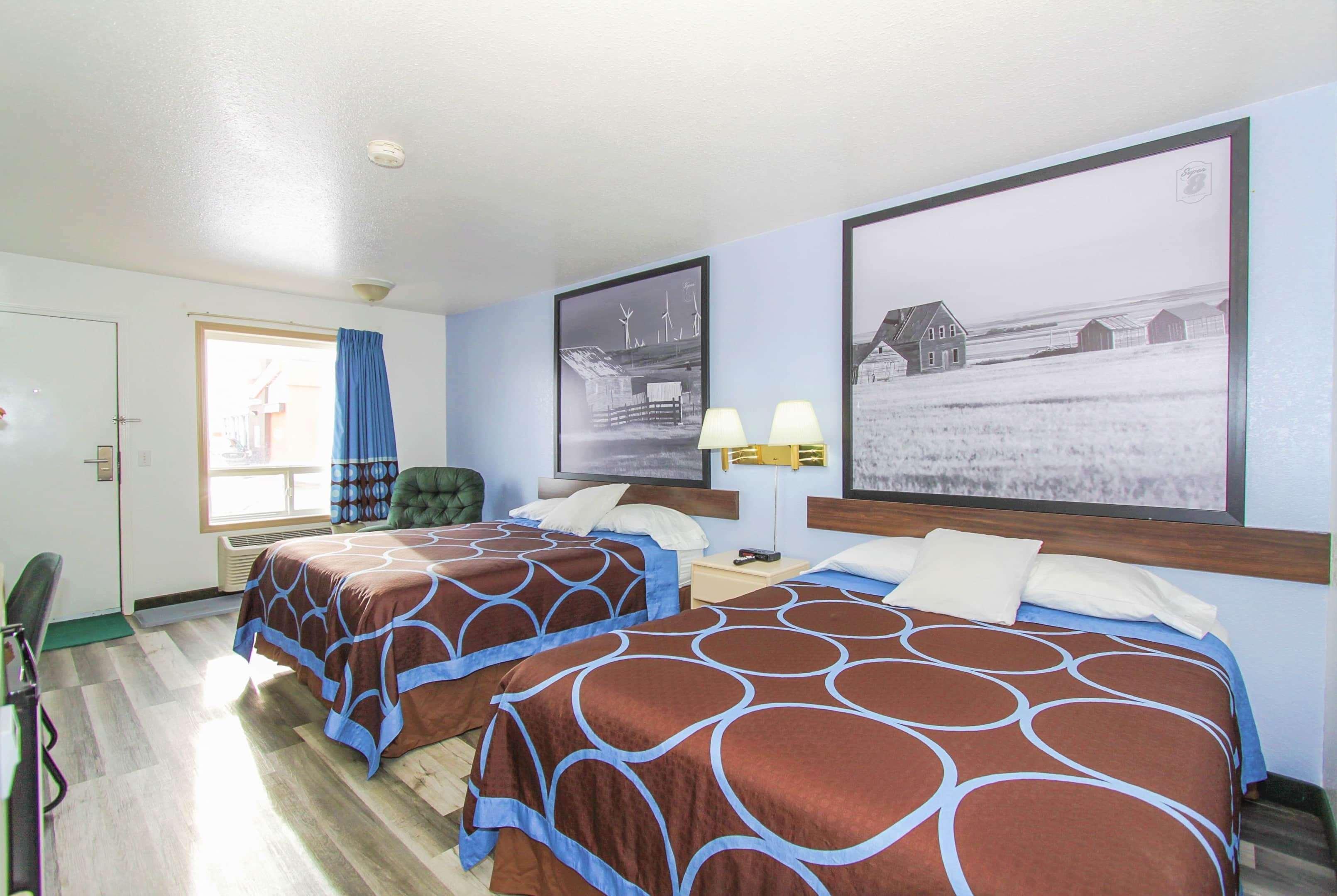 Super 8 By Wyndham Three Hills Ab Hotell Exteriör bild